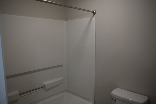 Building Photo - 668 Bartons Landing Pl