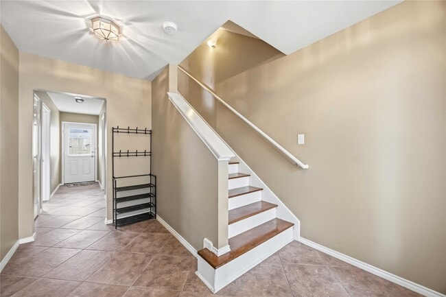 Building Photo - 7014 Woodridge Row Dr