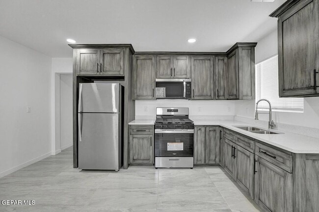 Building Photo - 1107 Myrtle Ave