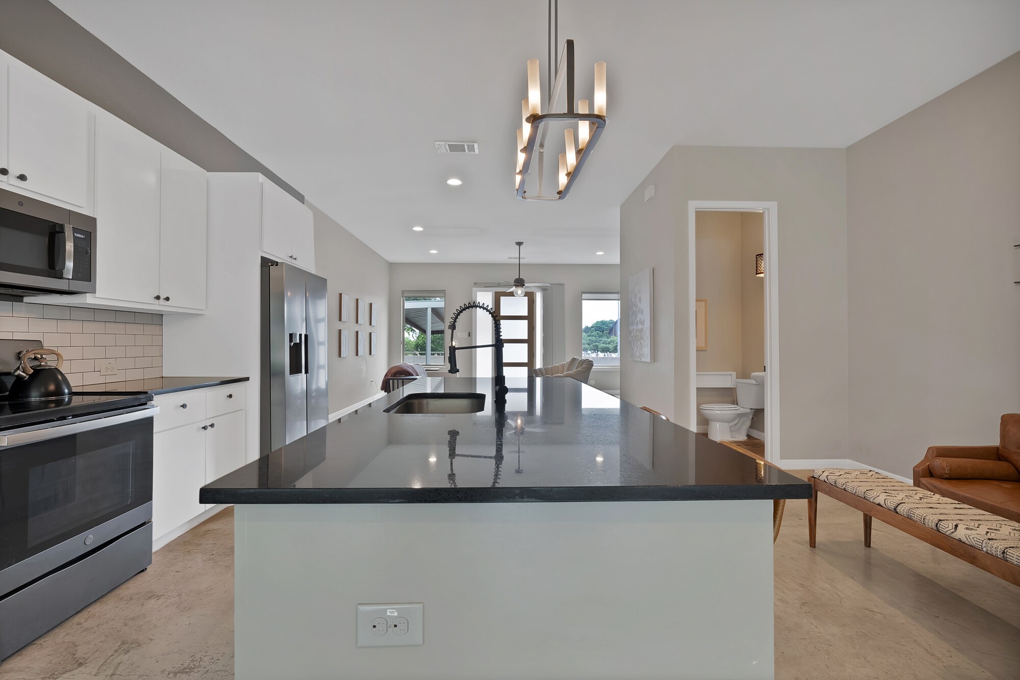 Building Photo - 4633 Calmont Ave