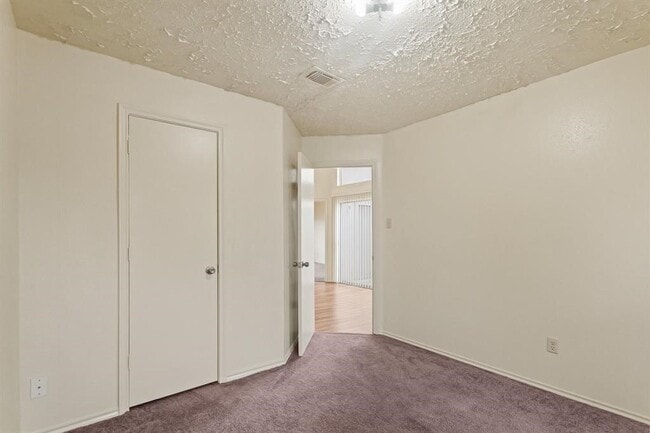 Building Photo - 8731 Croteau Dr