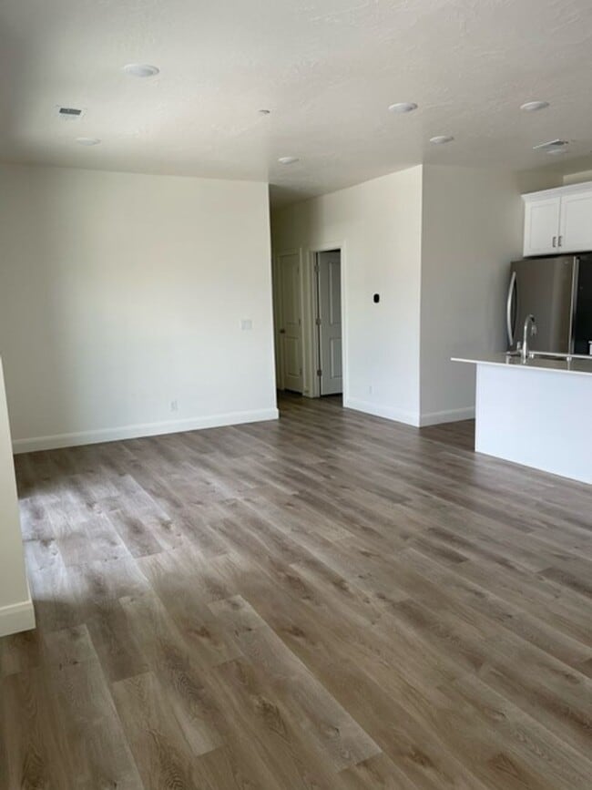 Building Photo - Resort-Style Living | 3 Bedroom Home with Access to Lagoon & Clubhouse