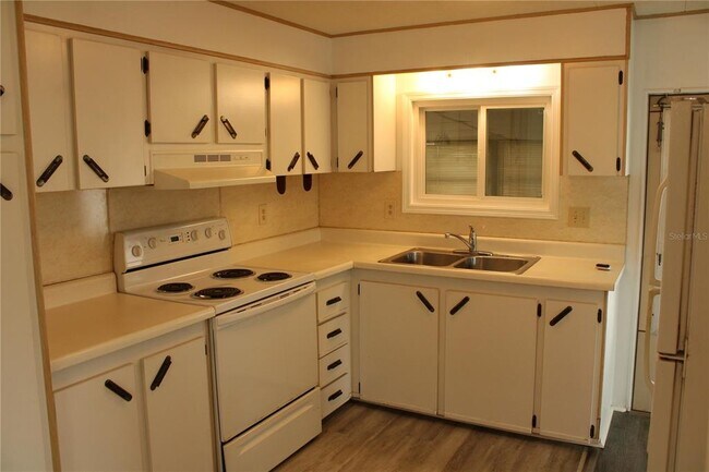 Building Photo - 204 50th Ave Dr W