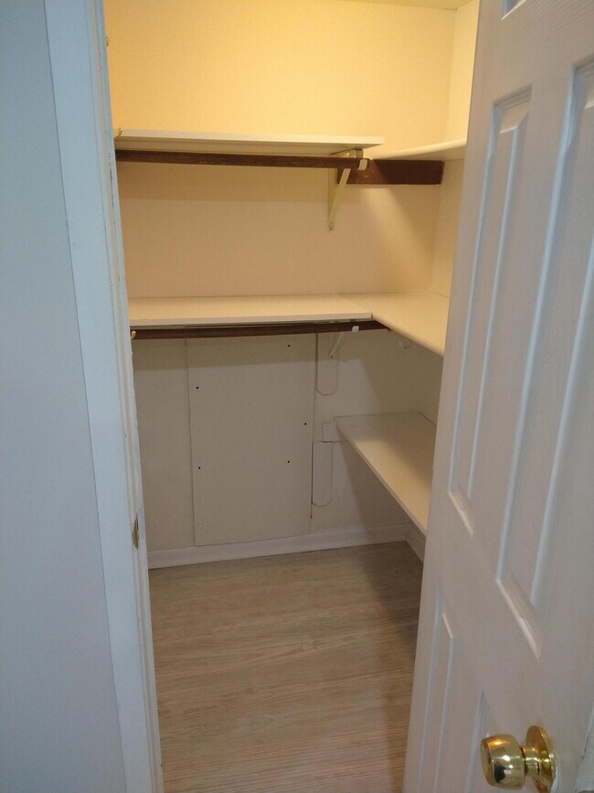 Building Photo - 20245 Independence Dr