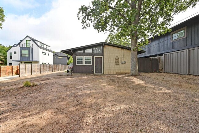 Primary Photo - 3002 Windsor Rd