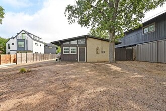Building Photo - 3002 Windsor Rd