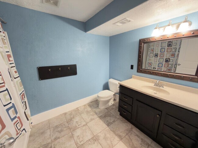 Building Photo - 317 W Farmside Dr