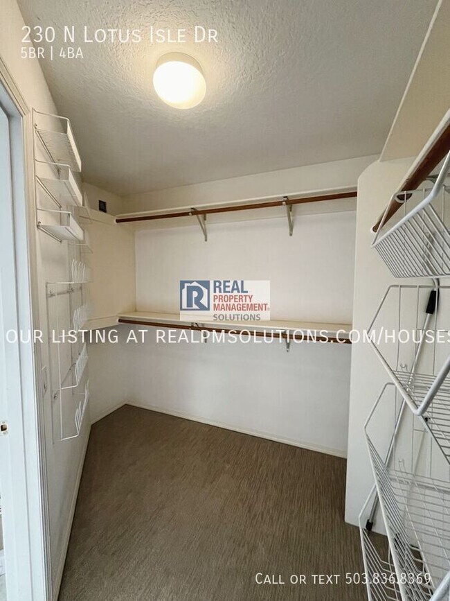 Building Photo - 230 N Lotus Isle Dr