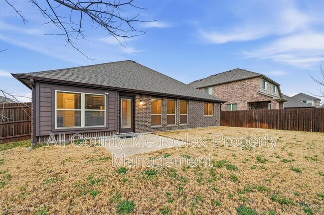 Building Photo - 556 Avery Pt