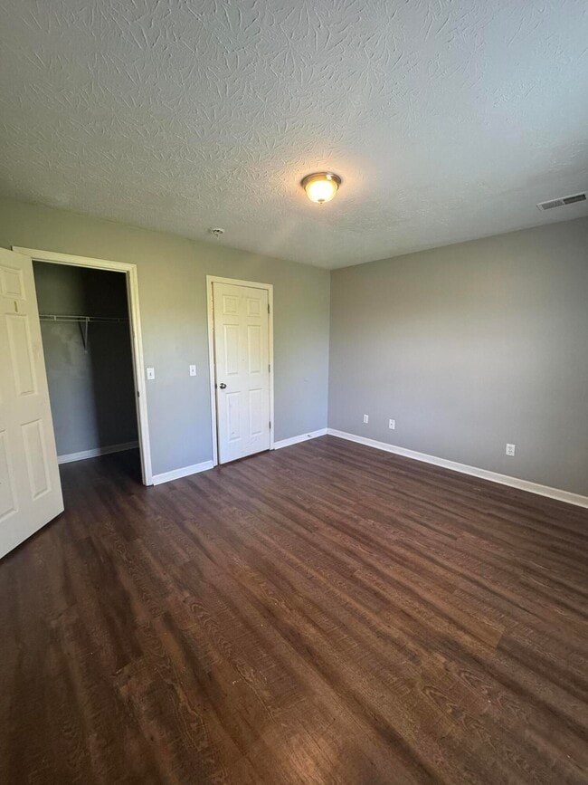 Building Photo - 210 Mousas Way