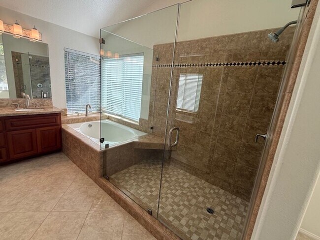 Building Photo - Over 3000 sq feet in Trabuco Canyon