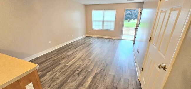 Building Photo - 441 Impala Dr