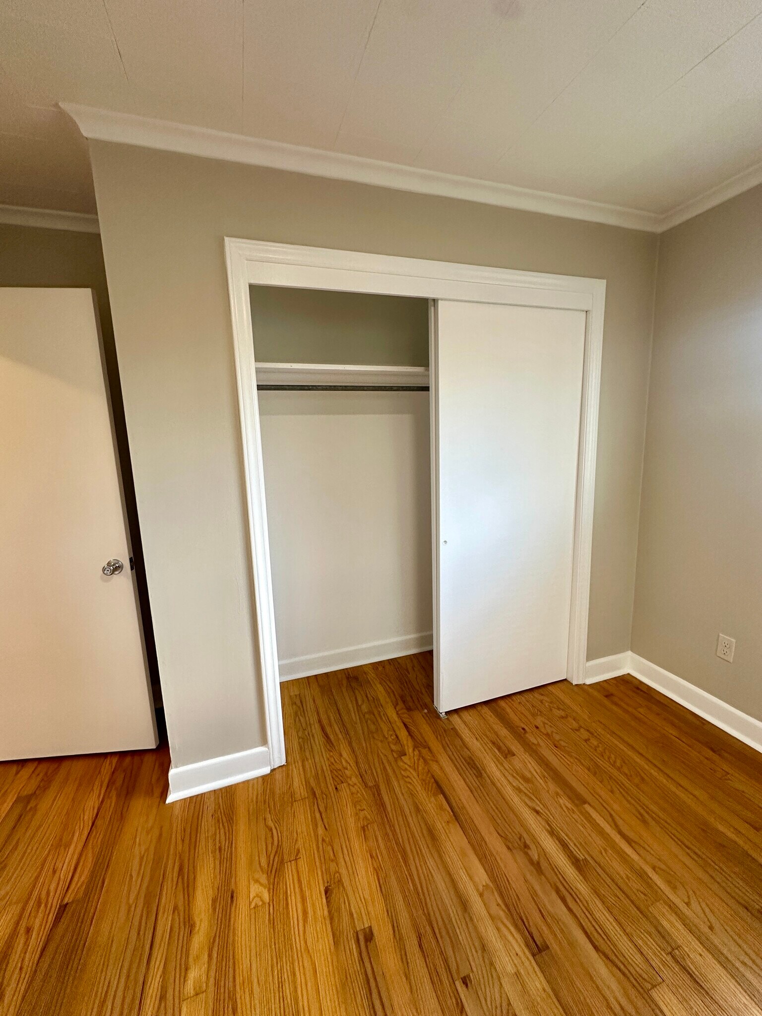 Building Photo - 705 Pennington Ave