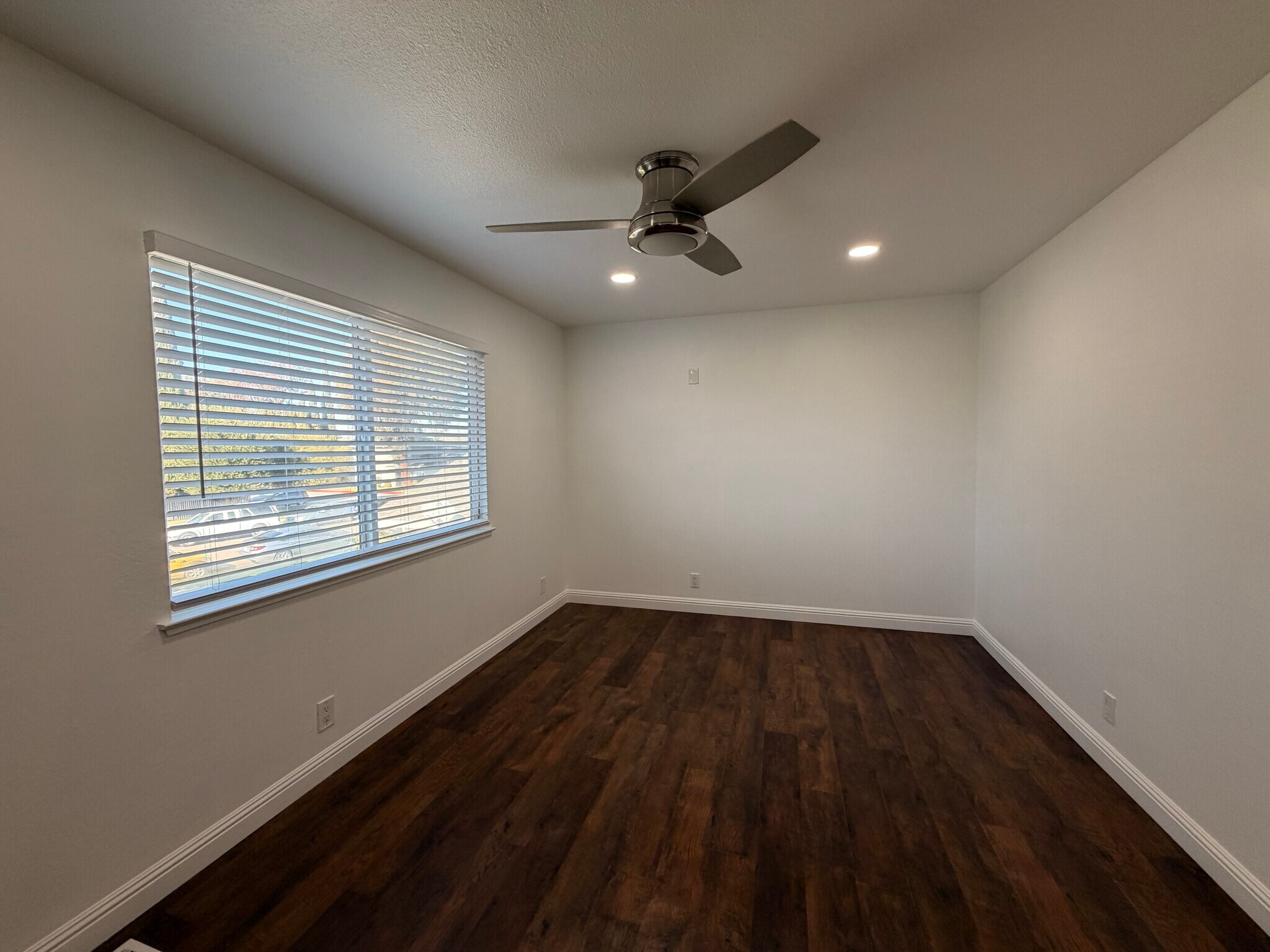 Building Photo - 5532 Spinnaker Dr