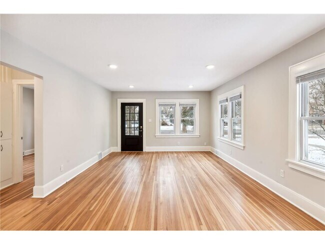 Building Photo - 238 8th Ave N