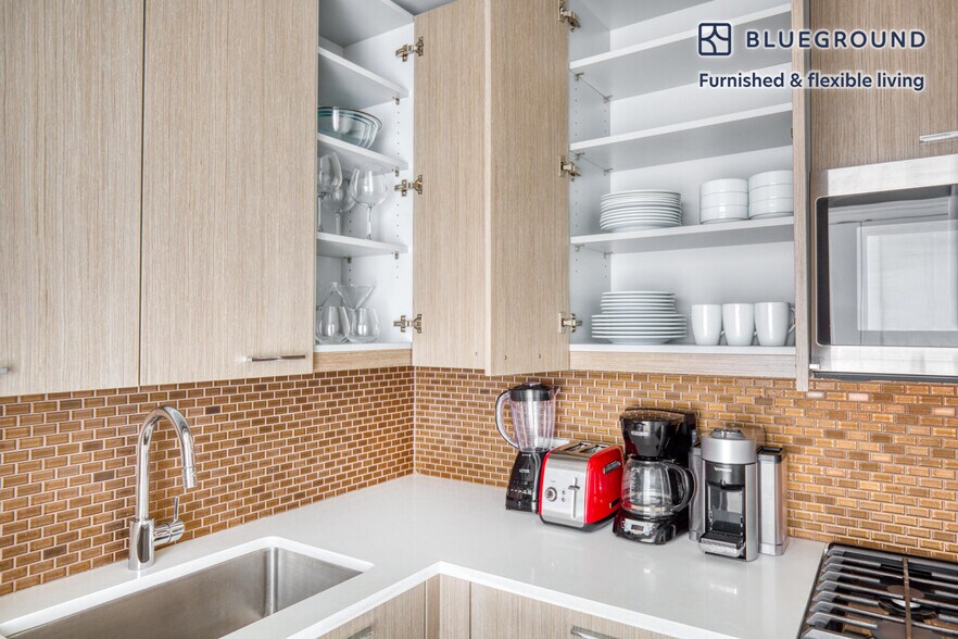 Building Photo - 105 Duane St