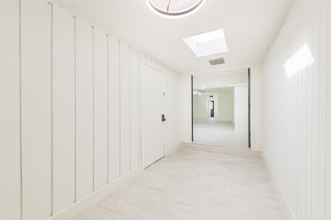 Building Photo - 2505 Watertown Mall St