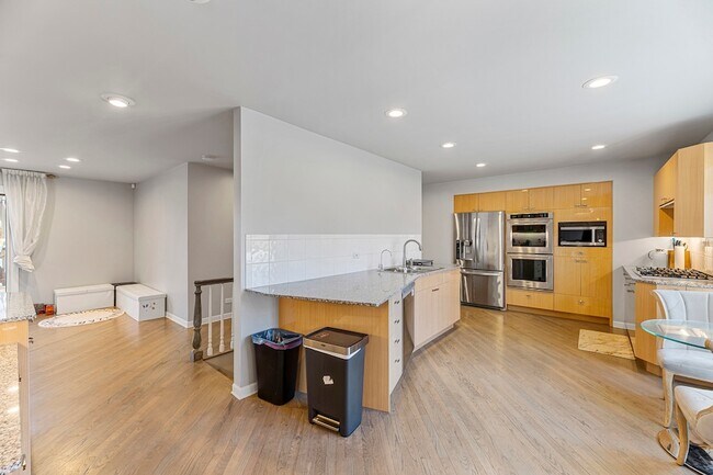 Building Photo - 2419 Cumberland Cir