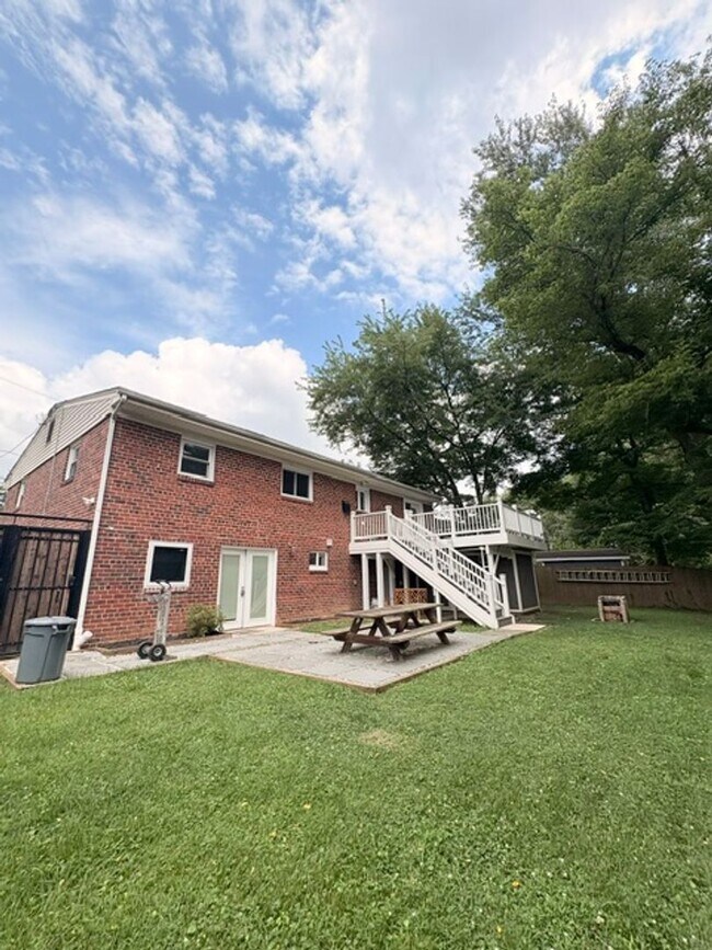 Building Photo - 9714 Admiralty Dr