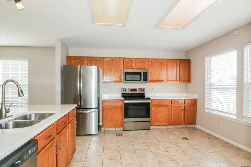 Building Photo - 2217 Westmere Dr