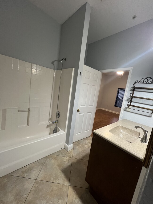 Master Bath - 5811 La Costa Dr