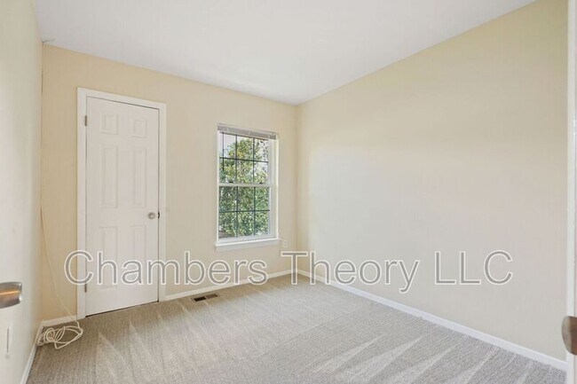 Building Photo - 9497 Linden Leaf Ct