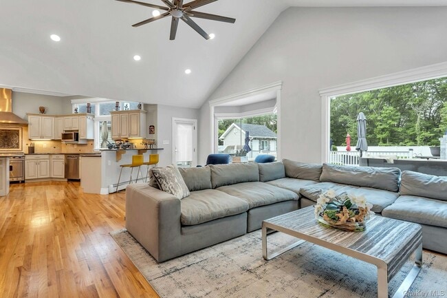 Building Photo - 21 Buttonwood Dr