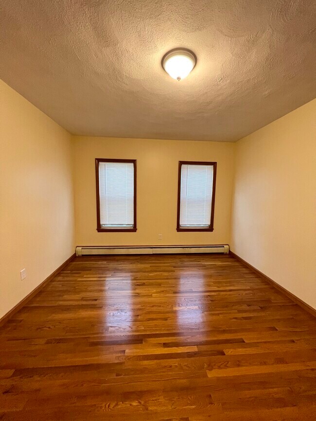 Building Photo - 225 Holland St