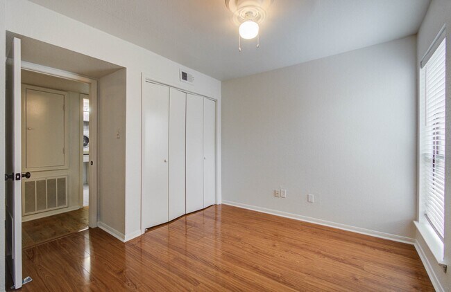 Building Photo - 5711 Sugar Hill Dr