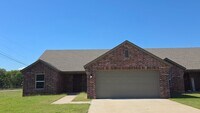 Building Photo - Great newer 3 bed 2 bath duplex.