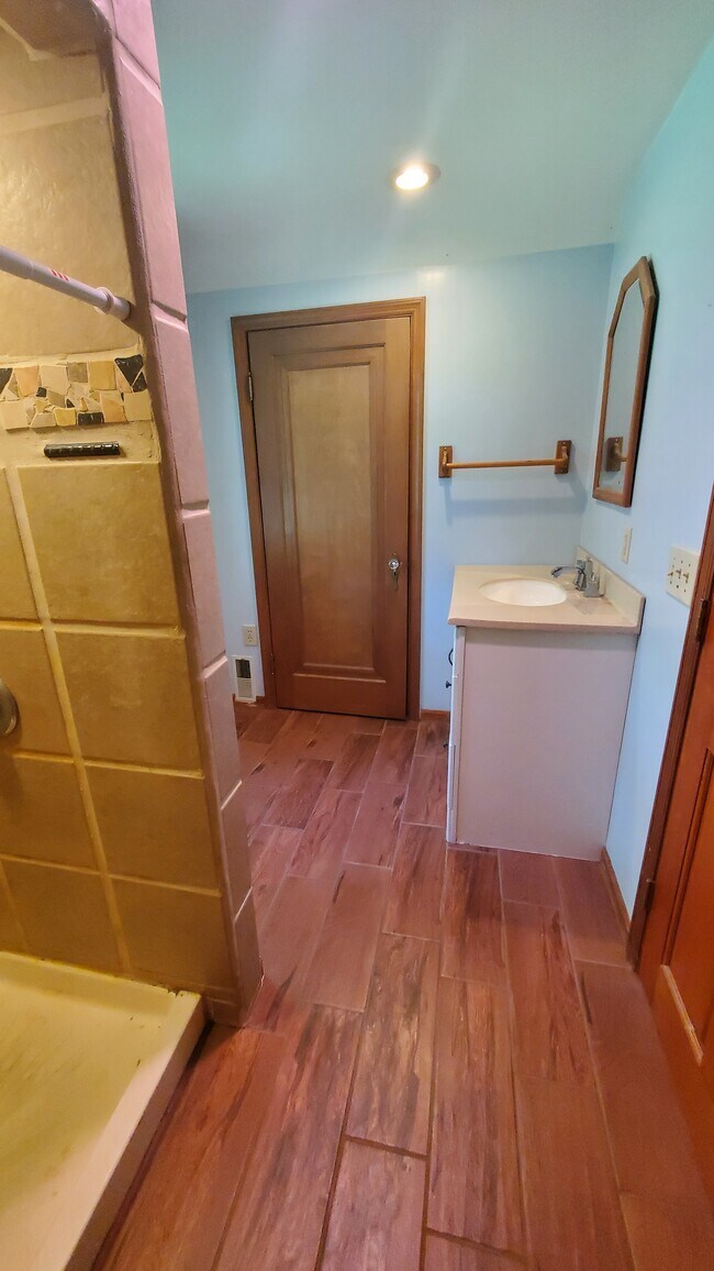 Building Photo - 5269 Sidney Rd