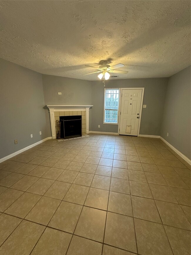 Building Photo - 8636 Village of Fondren