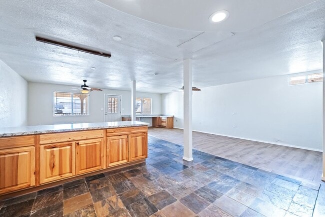 Building Photo - 1453 Luna Ln