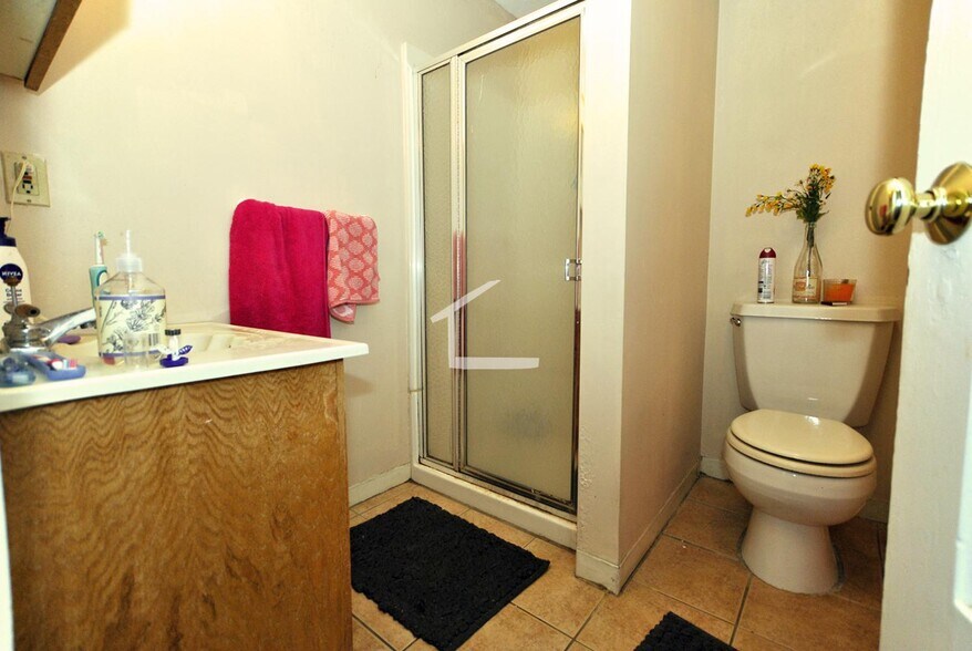 Building Photo - 10 Strathmore Rd