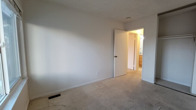 Building Photo - 4902 Lowry Rd