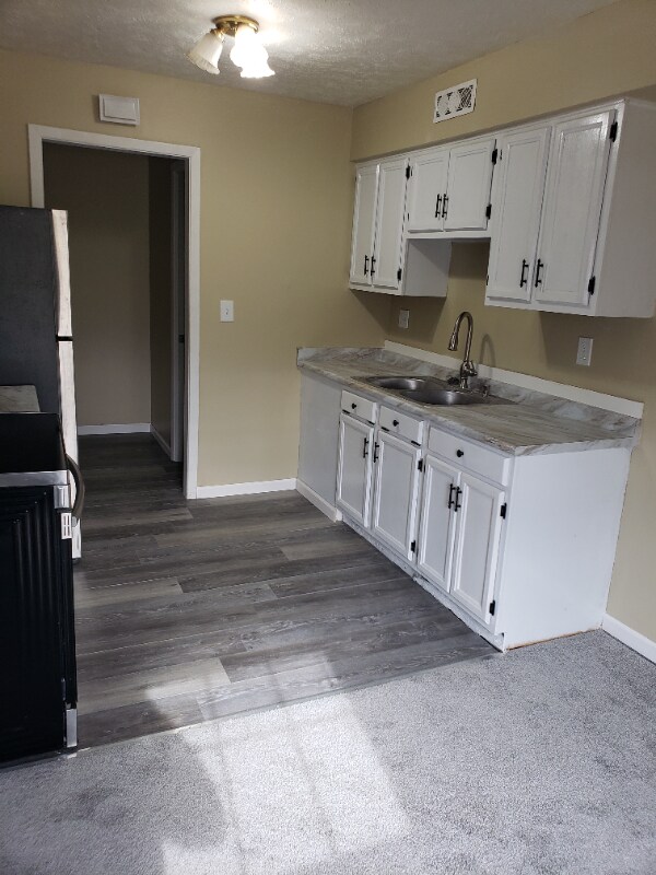 Building Photo - 6586 Liberty Bell Dr