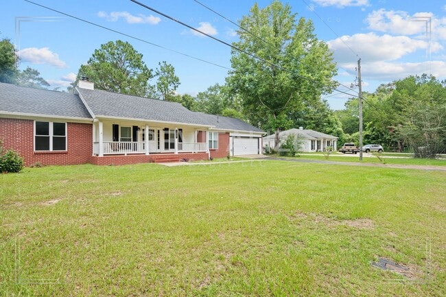 Building Photo - Beautifully Updated 3-Bedroom Home with Fenced Yard & Double Garage!