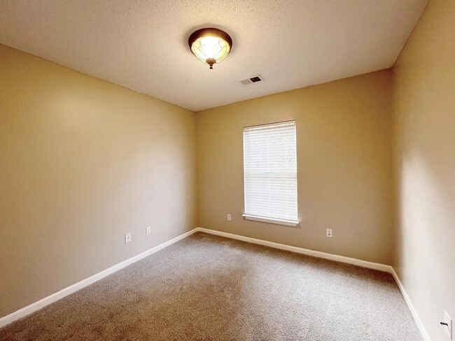 Building Photo - 504 Timber Walk Dr