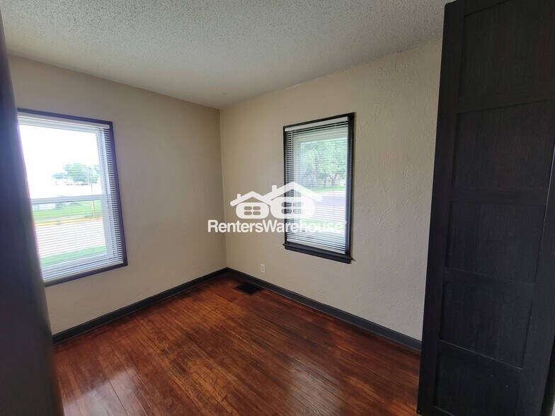 Building Photo - 401 N Dewey St