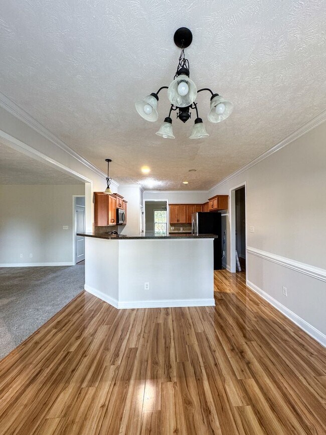 Building Photo - 2423 Kimbolton Drive
