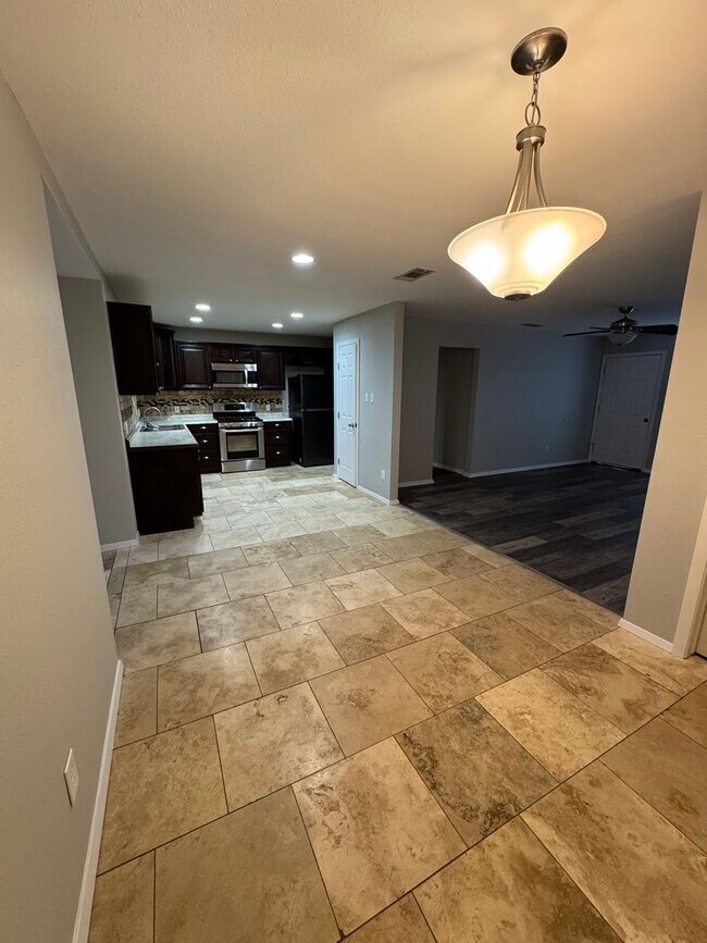 Building Photo - Beautiful 4 bedroom home in Bossier