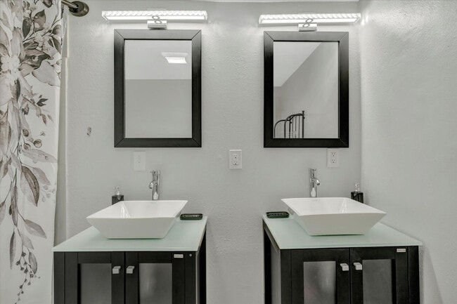 Building Photo - 4213 E Yukon St