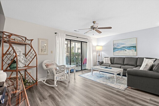 Building Photo - 1st Floor Seasonal Rental Available Octobe...