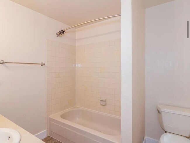 Building Photo - Spacious 4-Bedroom duplex Near EWU – Cheney, WA