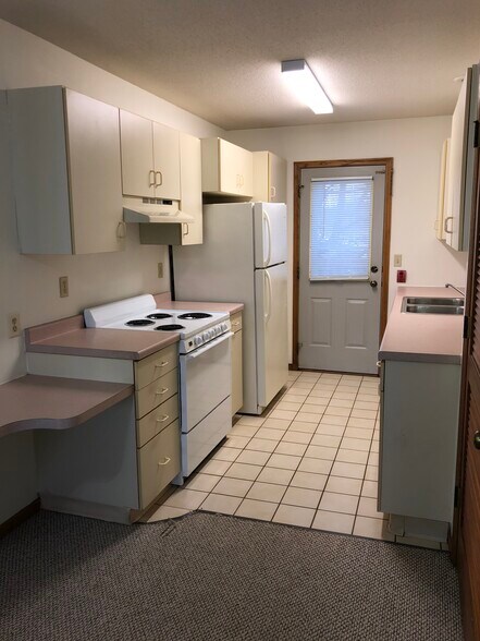 Building Photo - 1929 Victory St