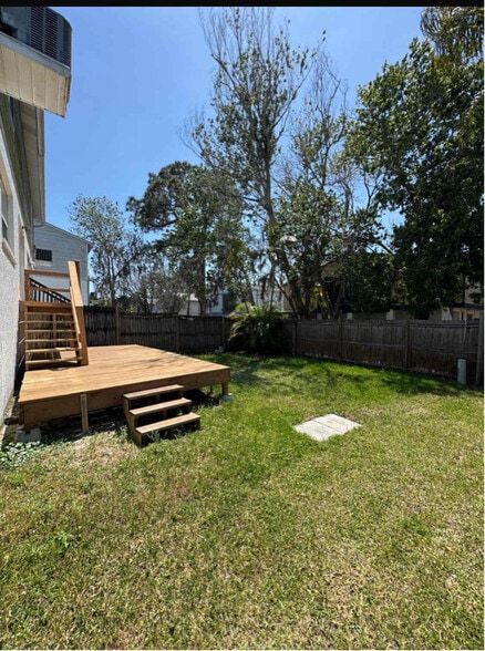 Building Photo - 7023 Oakwood Dr