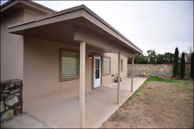 Building Photo - 14149 Warren Belin Dr