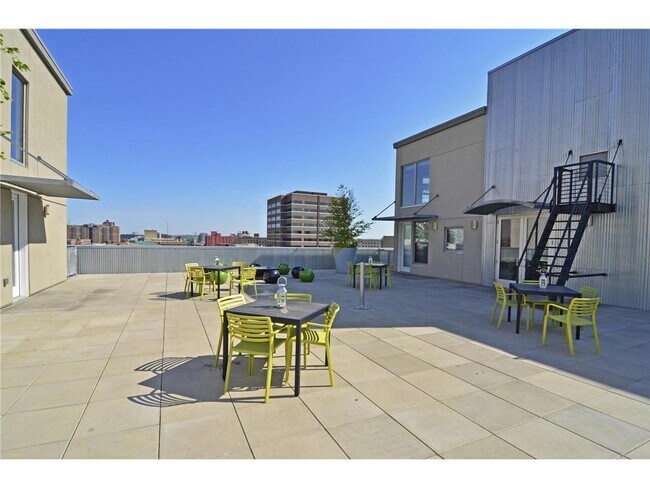 Building Photo - 521 S 7th St