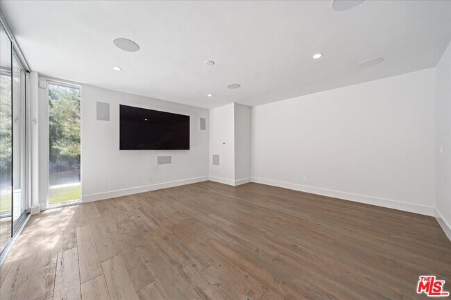 Building Photo - 1455 S Castello Ave