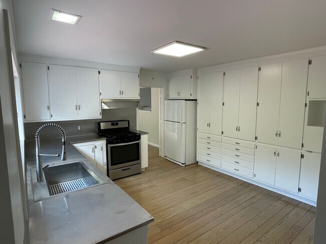 Kitchen - 22 Pinecrest Terrace
